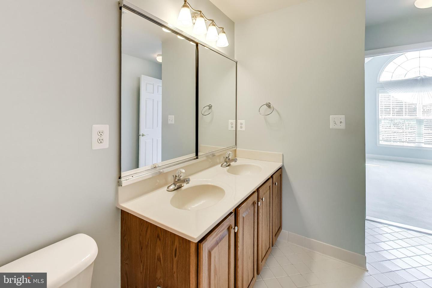20090 Valhalla Sq Property Photo 47