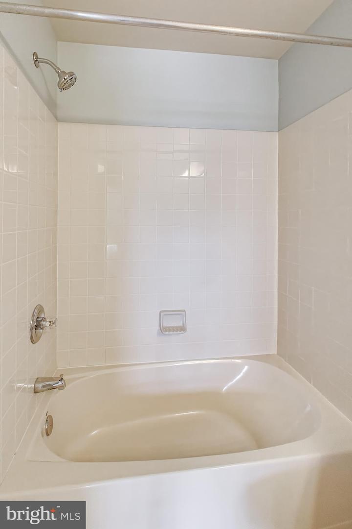 20090 Valhalla Sq Property Photo 48