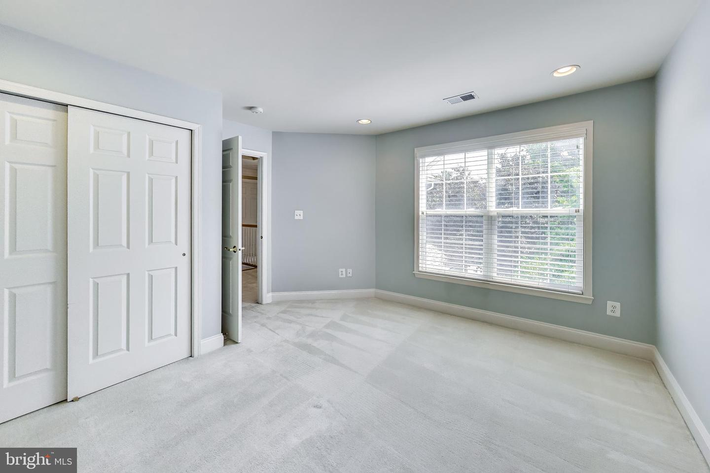 20090 Valhalla Sq Property Photo 50
