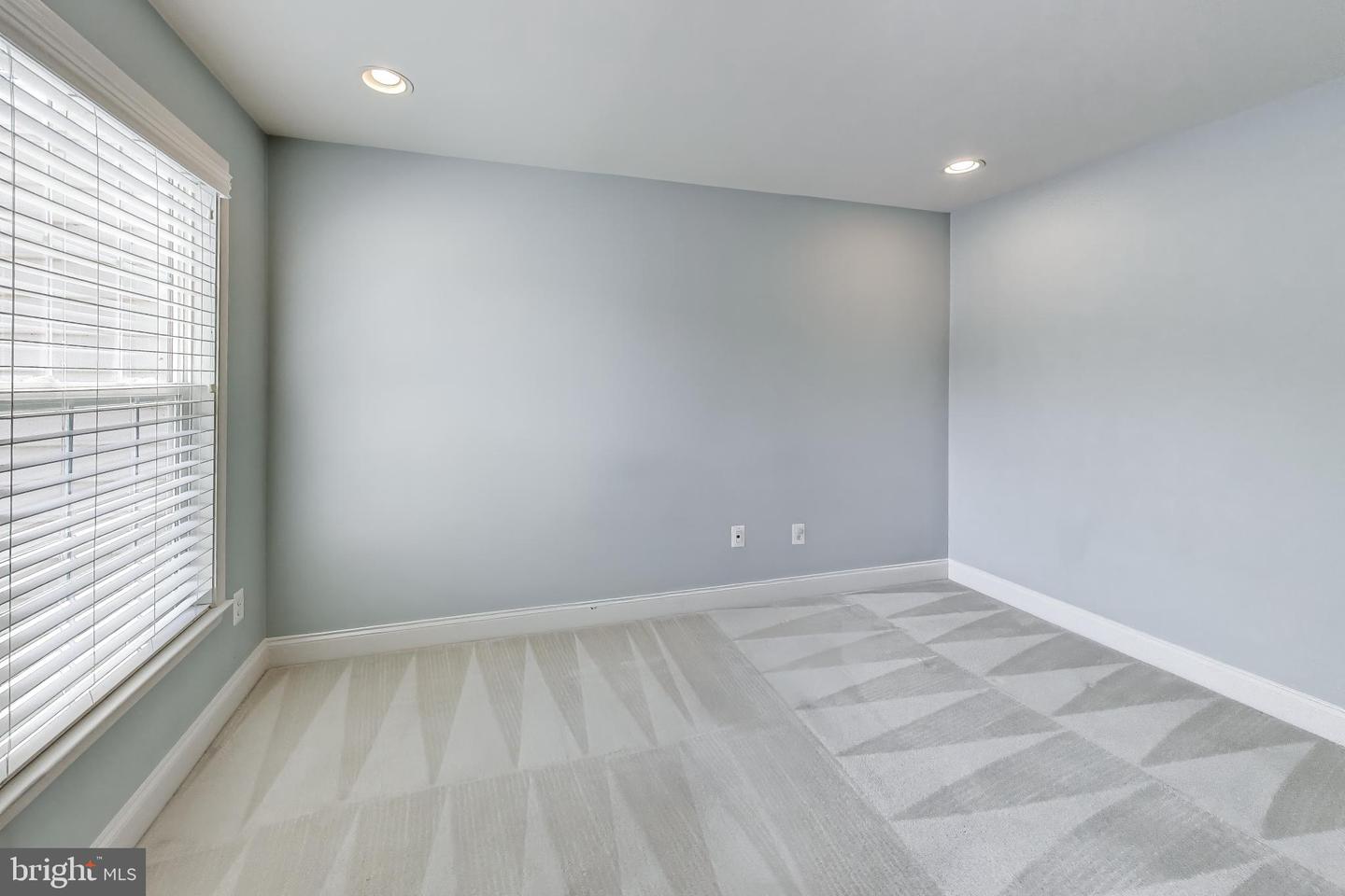 20090 Valhalla Sq Property Photo 51