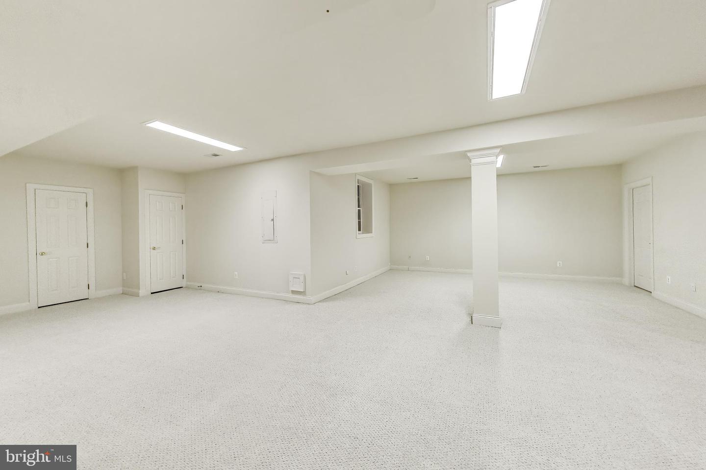 20090 Valhalla Sq Property Photo 60