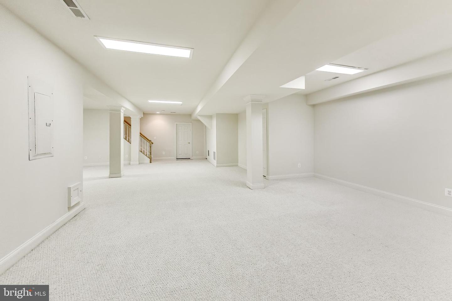 20090 Valhalla Sq Property Photo 61