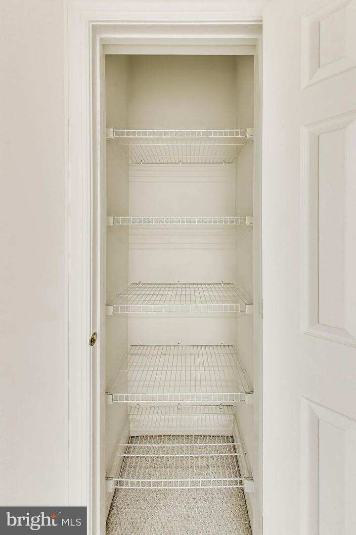20090 Valhalla Sq Property Photo 63