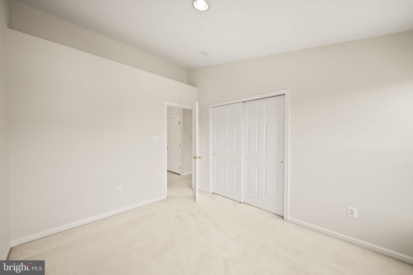 42919 Overly Property Photo 37