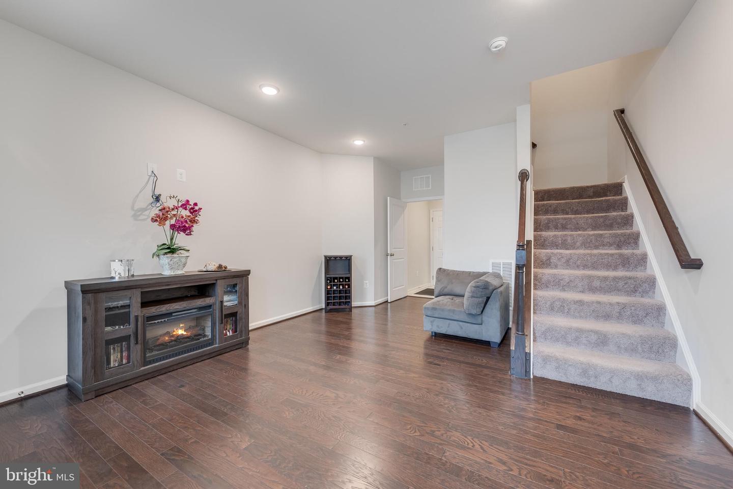 24592 Rosebay Ter Property Photo 2