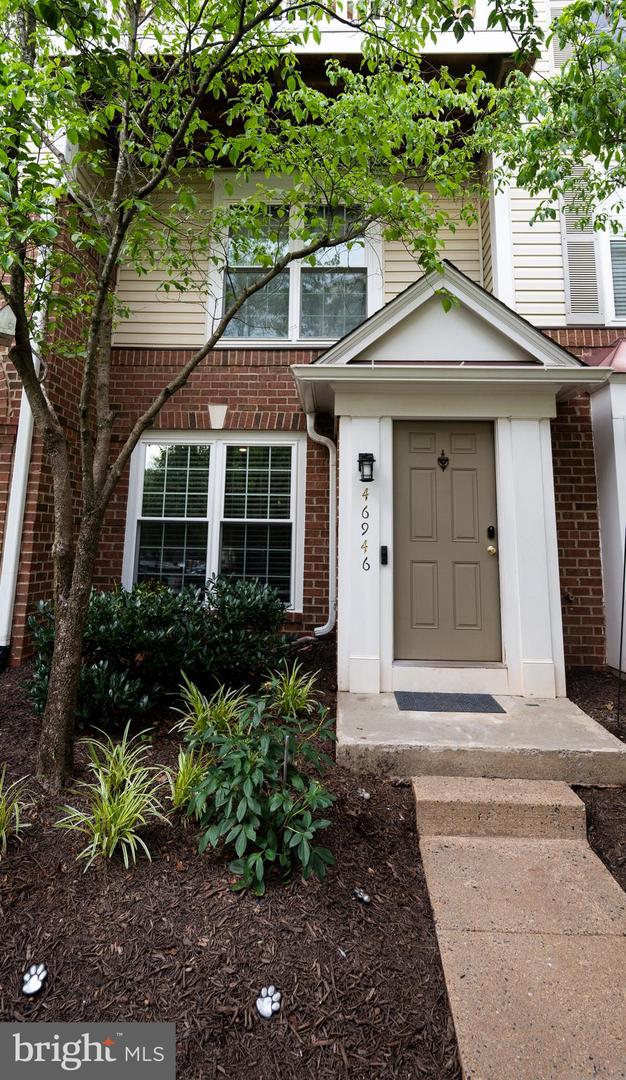 46946 Courtyard Sq Property Photo 1