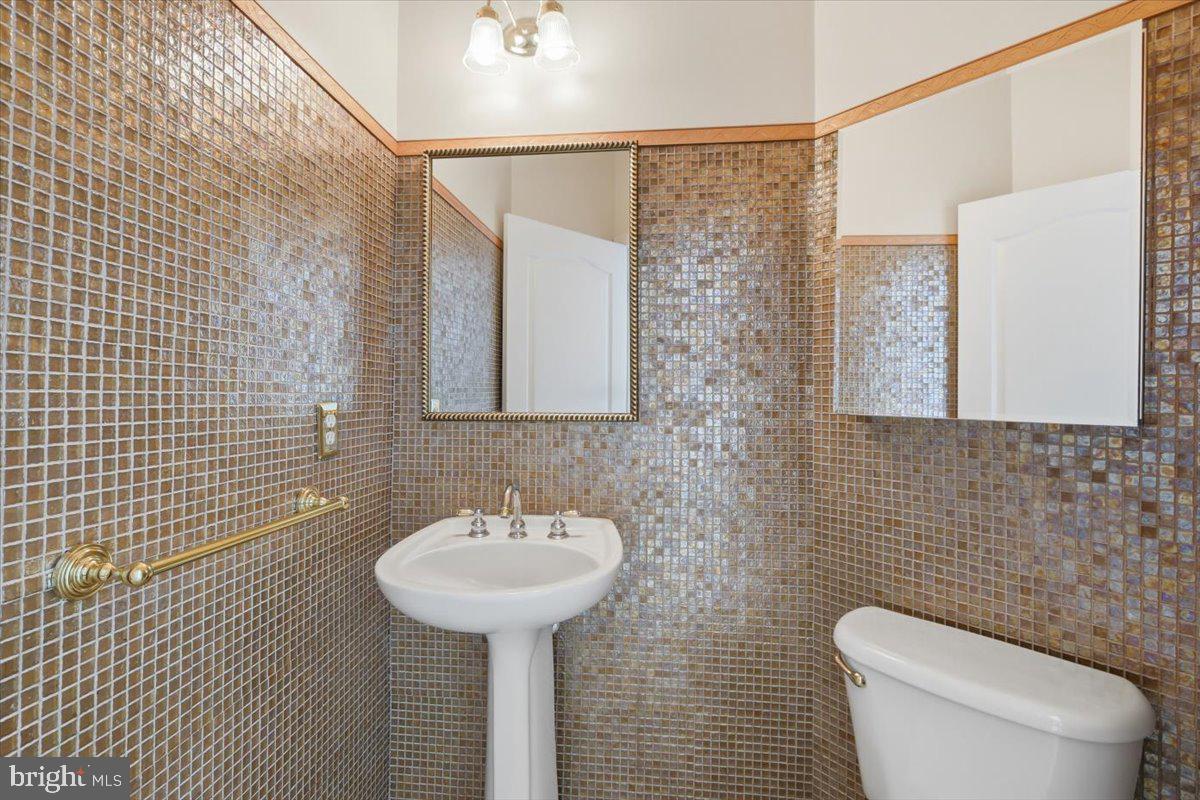 20242 Hidden Creek Ct Property Photo 9
