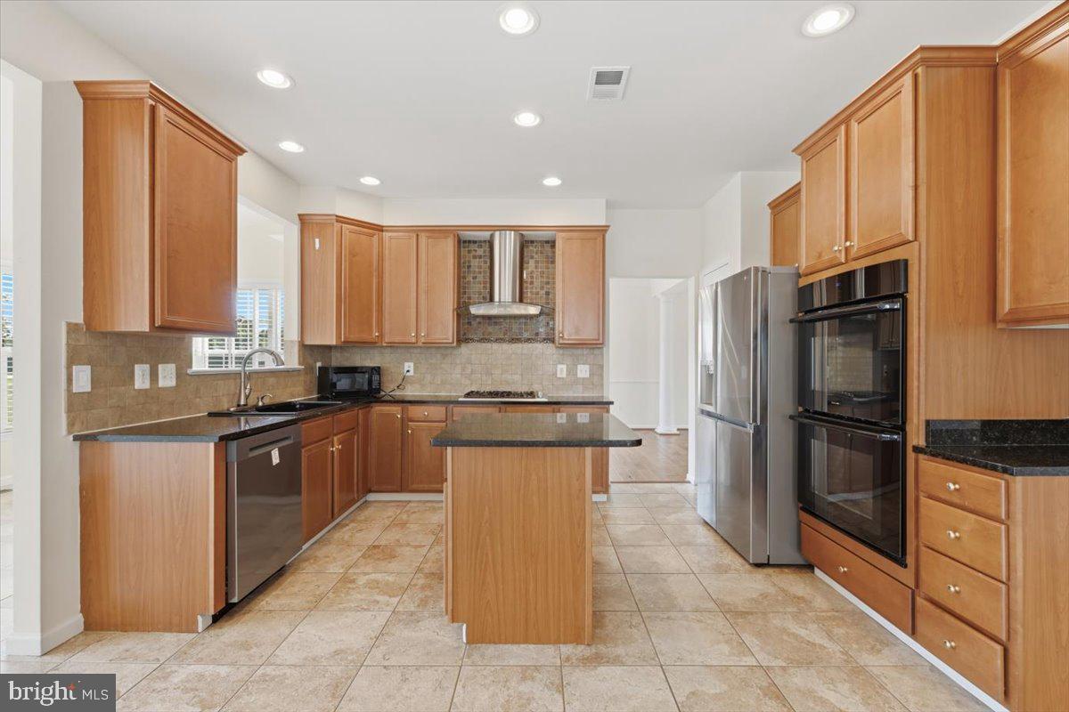 20242 Hidden Creek Ct Property Photo 16