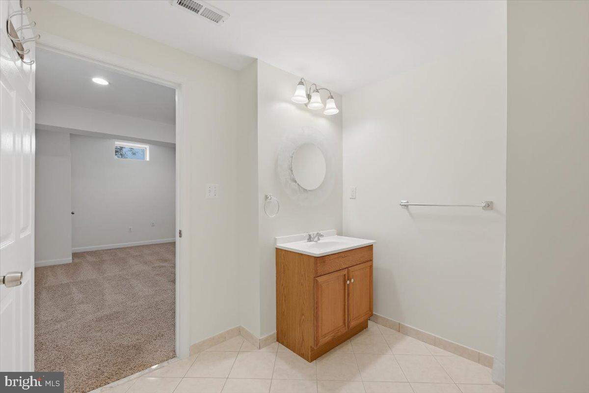 20242 Hidden Creek Ct Property Photo 34