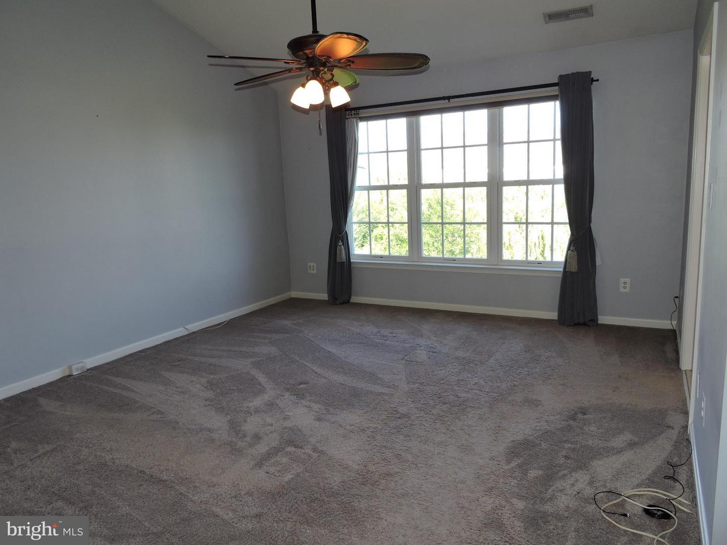 21844 Ladyslipper Sq Property Photo 17