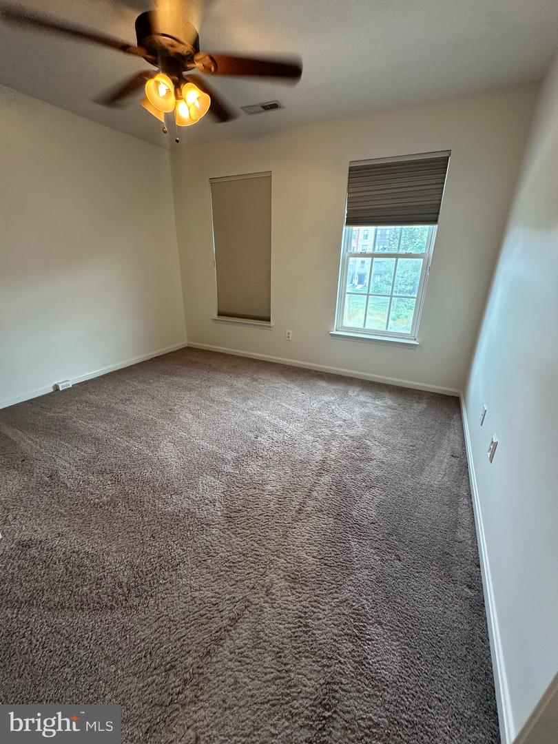21844 Ladyslipper Sq Property Photo 19