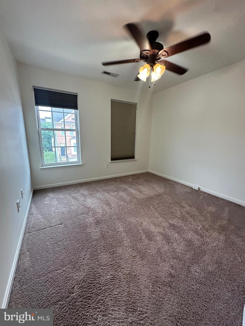 21844 Ladyslipper Sq Property Photo 20