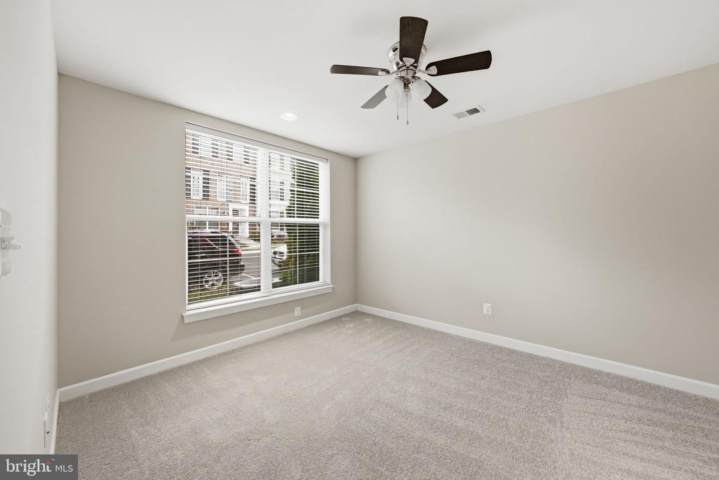 22883 Eileen Sq Property Photo 7