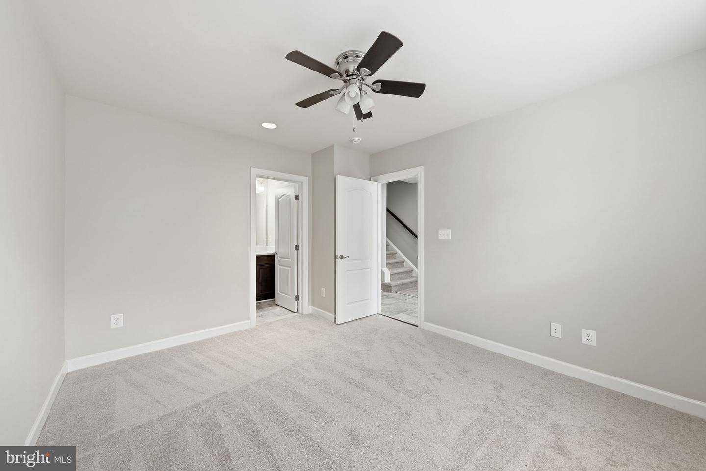 22883 Eileen Sq Property Photo 8