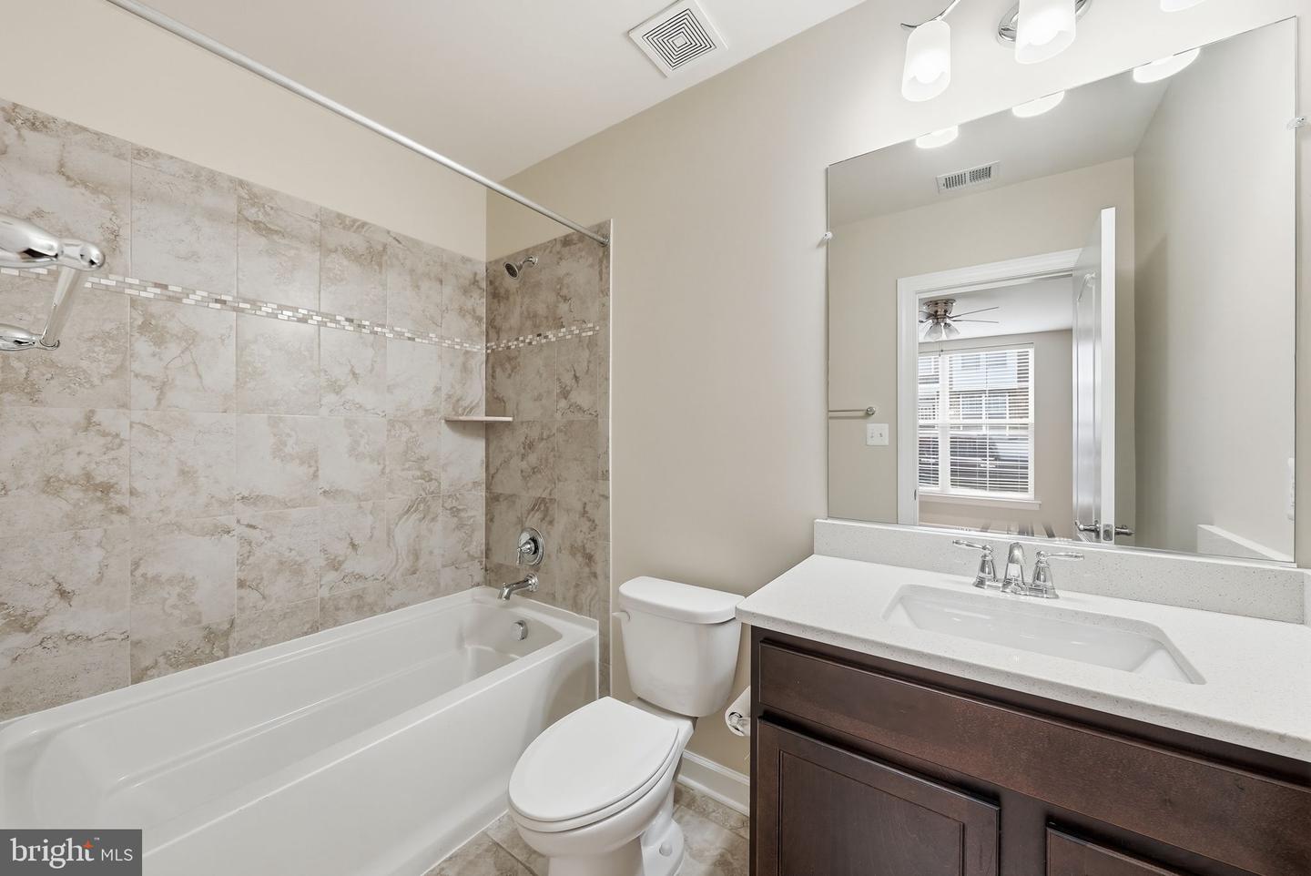 22883 Eileen Sq Property Photo 9