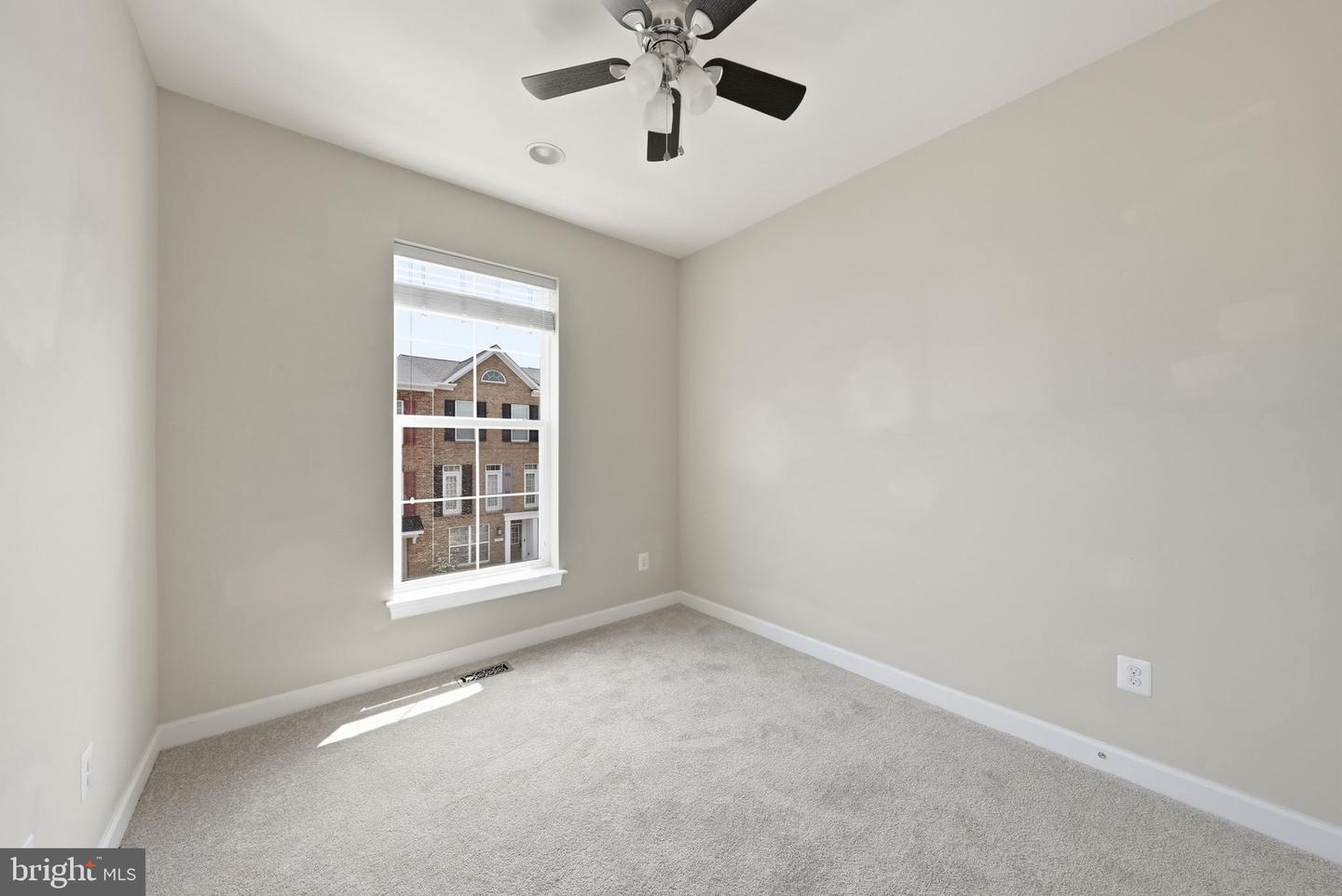 22883 Eileen Sq Property Photo 32