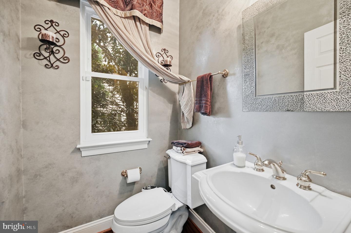 47404 Middle Bluff Pl Property Photo 6