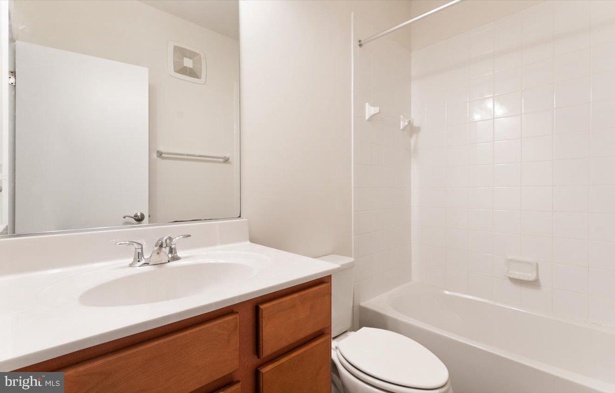 20532 Milbridge Ter Property Photo 28