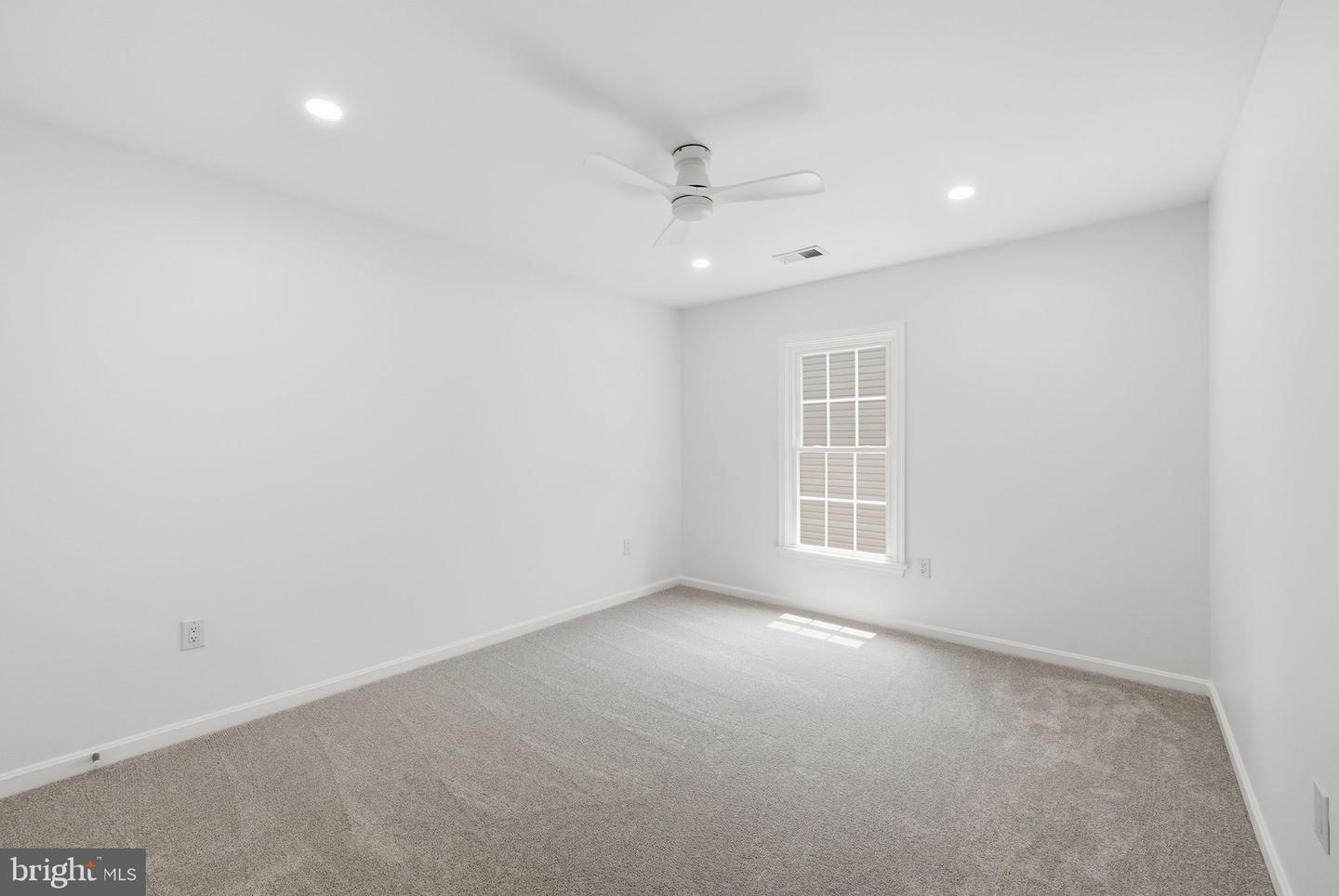 20384 Middlebury St Property Photo 24