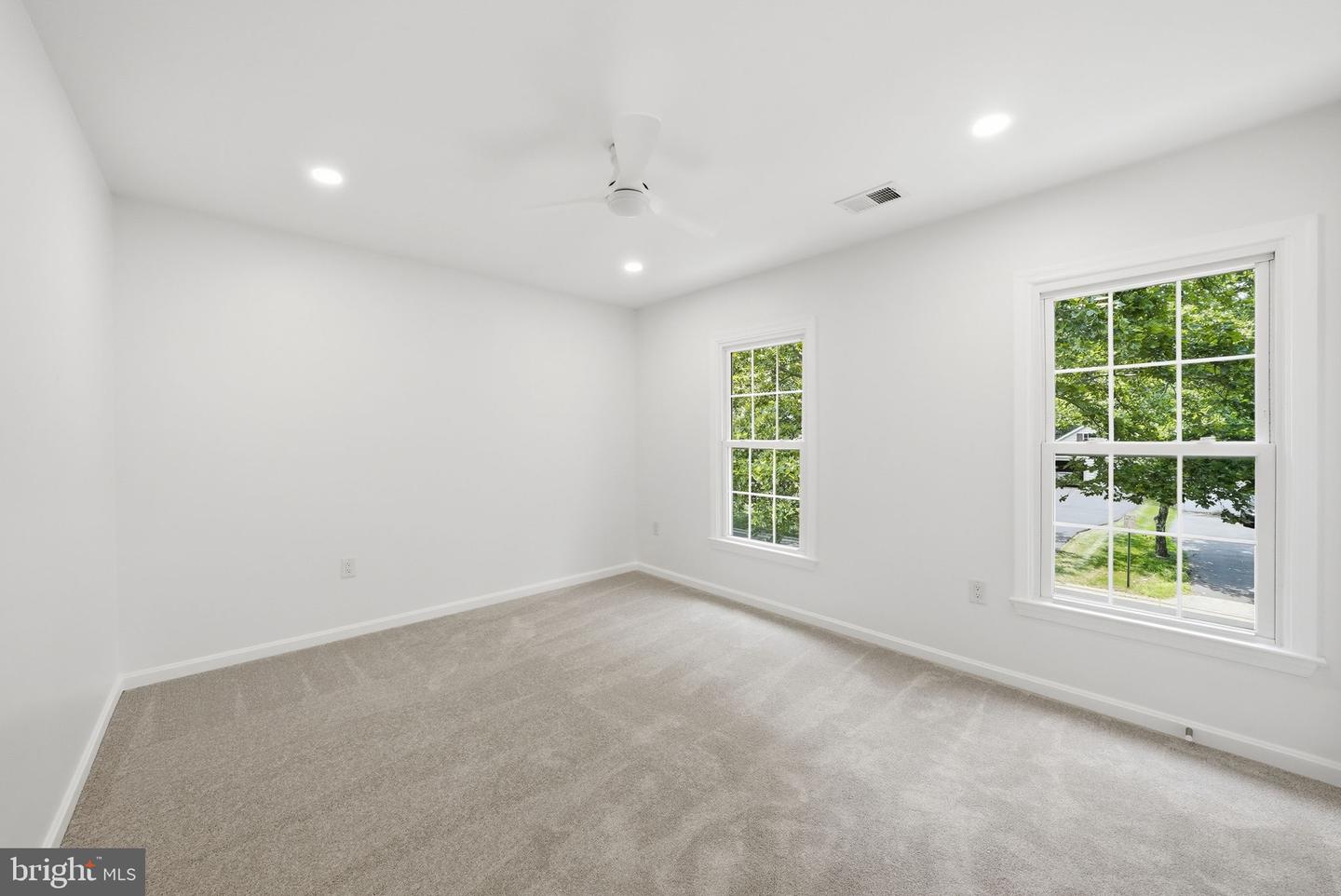 20384 Middlebury St Property Photo 26