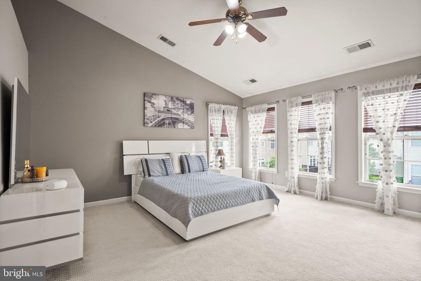 22016 Dilworth Sq Property Photo 18