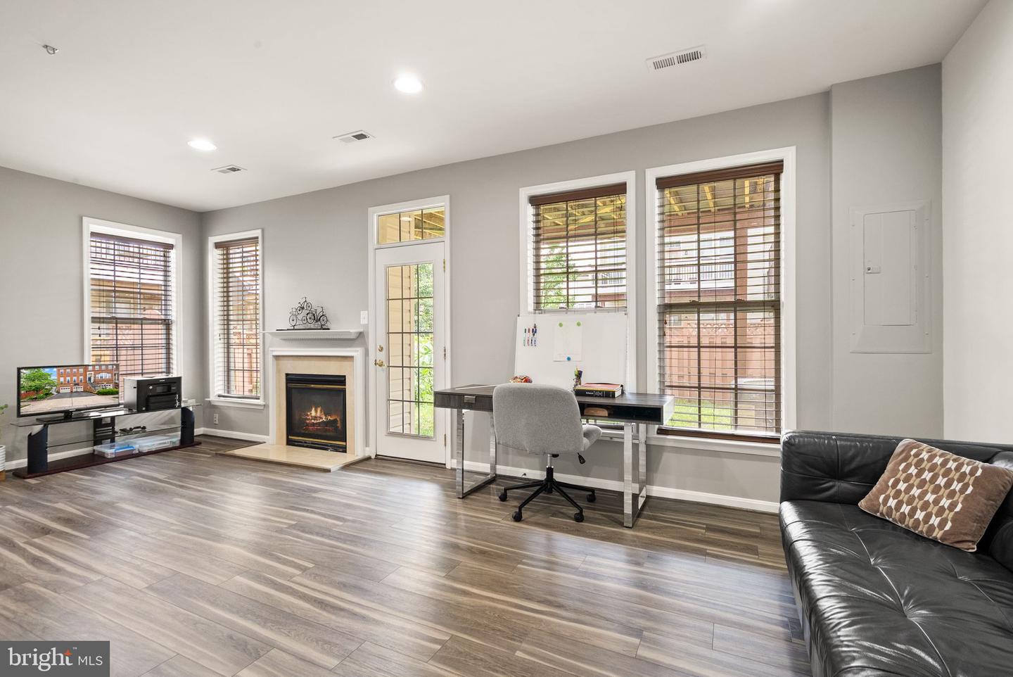 22016 Dilworth Sq Property Photo 29