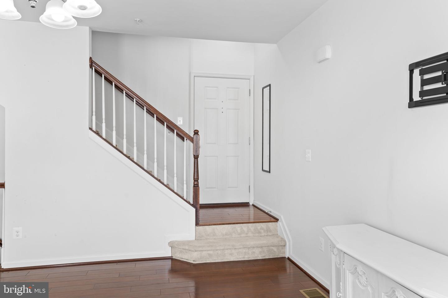 42243 Canary Grass Sq Property Photo 4