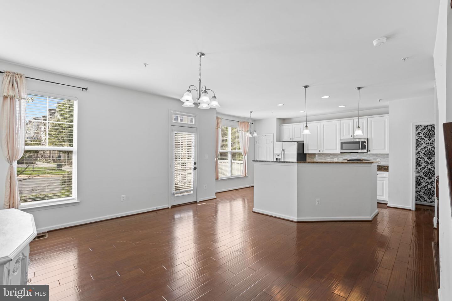 42243 Canary Grass Sq Property Photo 5