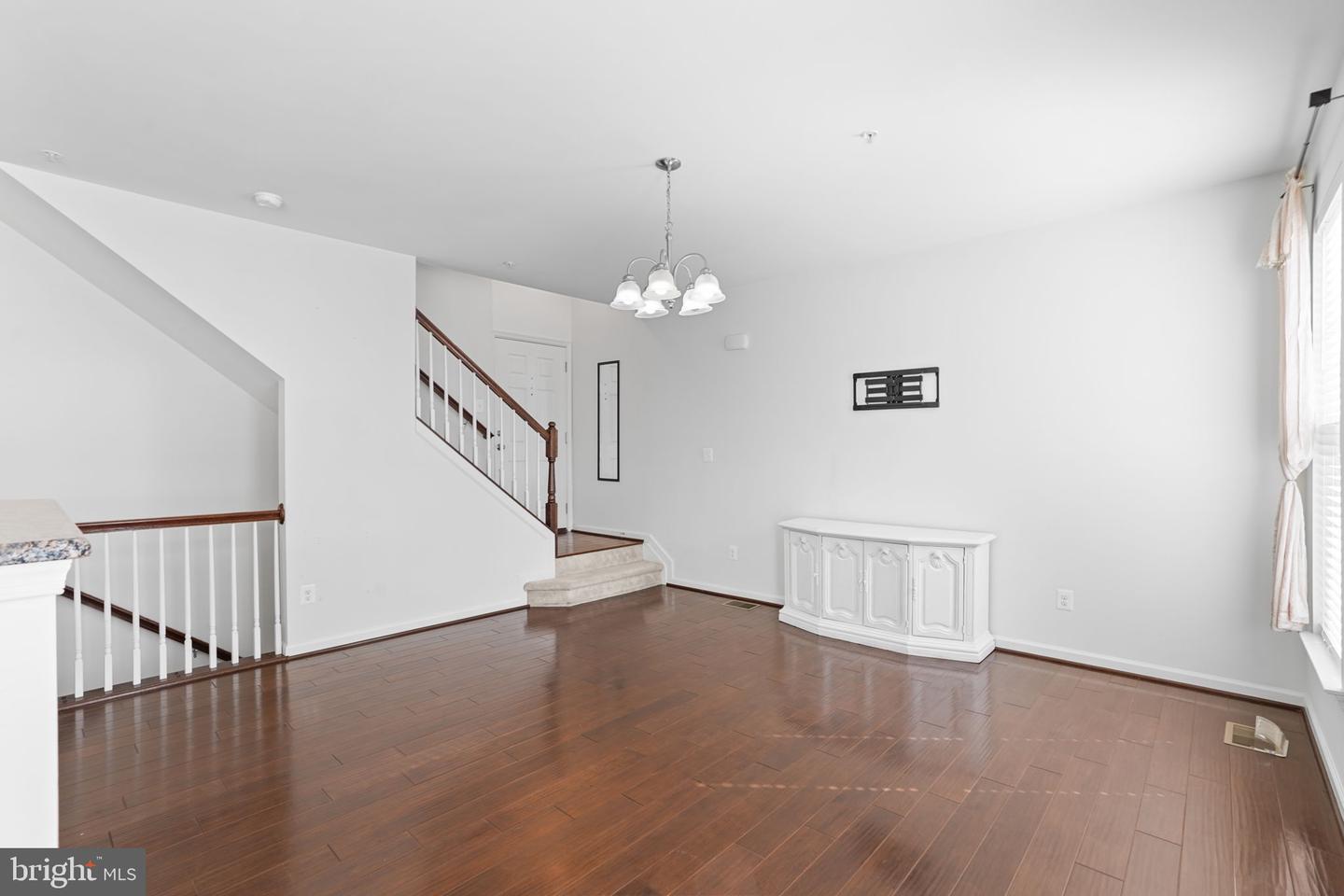 42243 Canary Grass Sq Property Photo 7