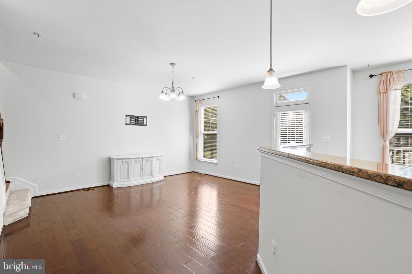 42243 Canary Grass Sq Property Photo 8
