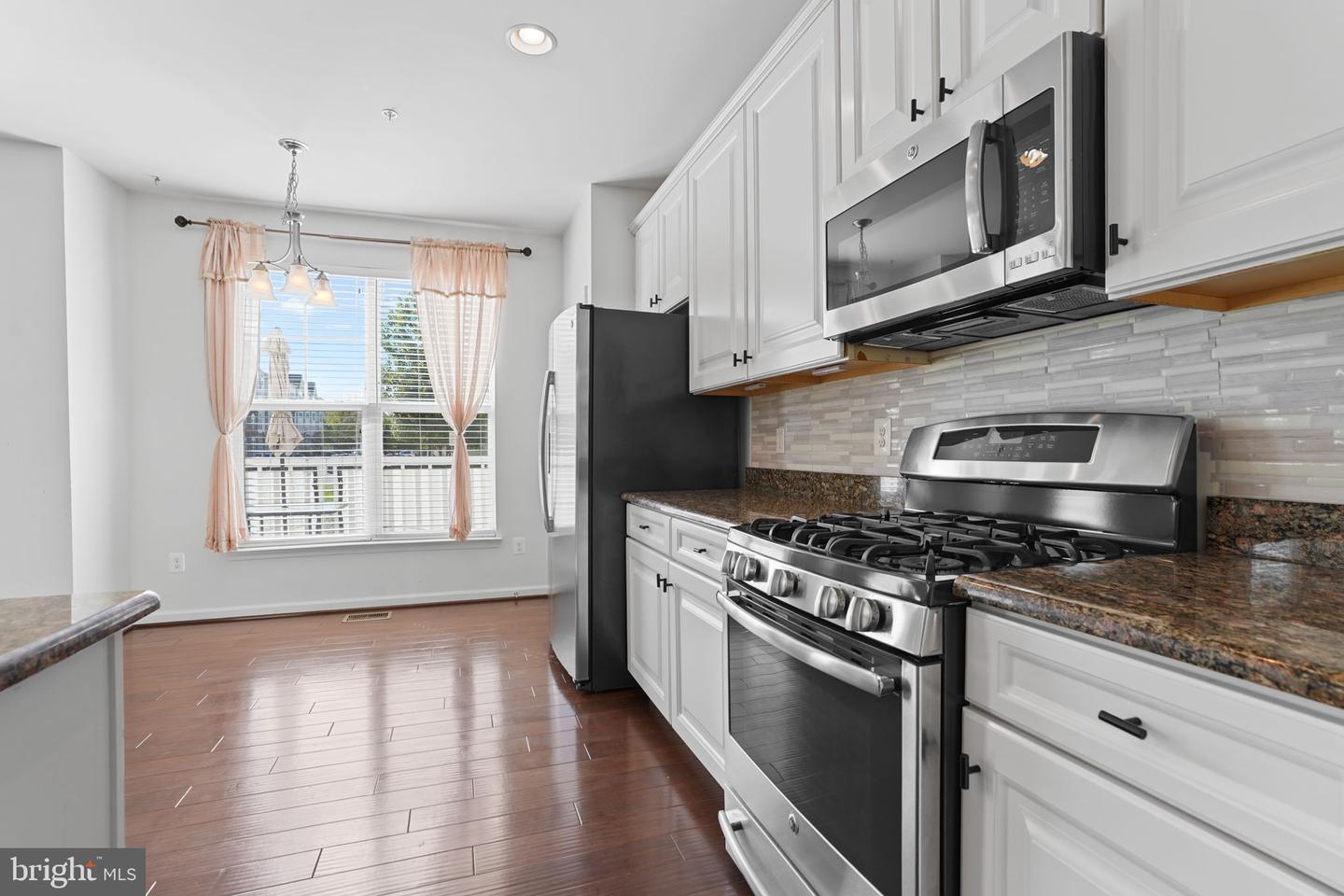 42243 Canary Grass Sq Property Photo 12