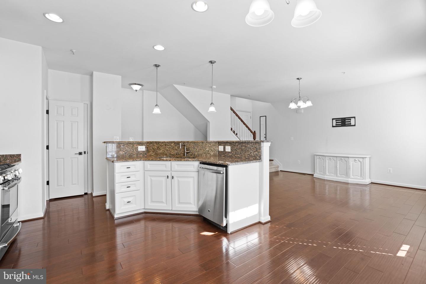 42243 Canary Grass Sq Property Photo 13