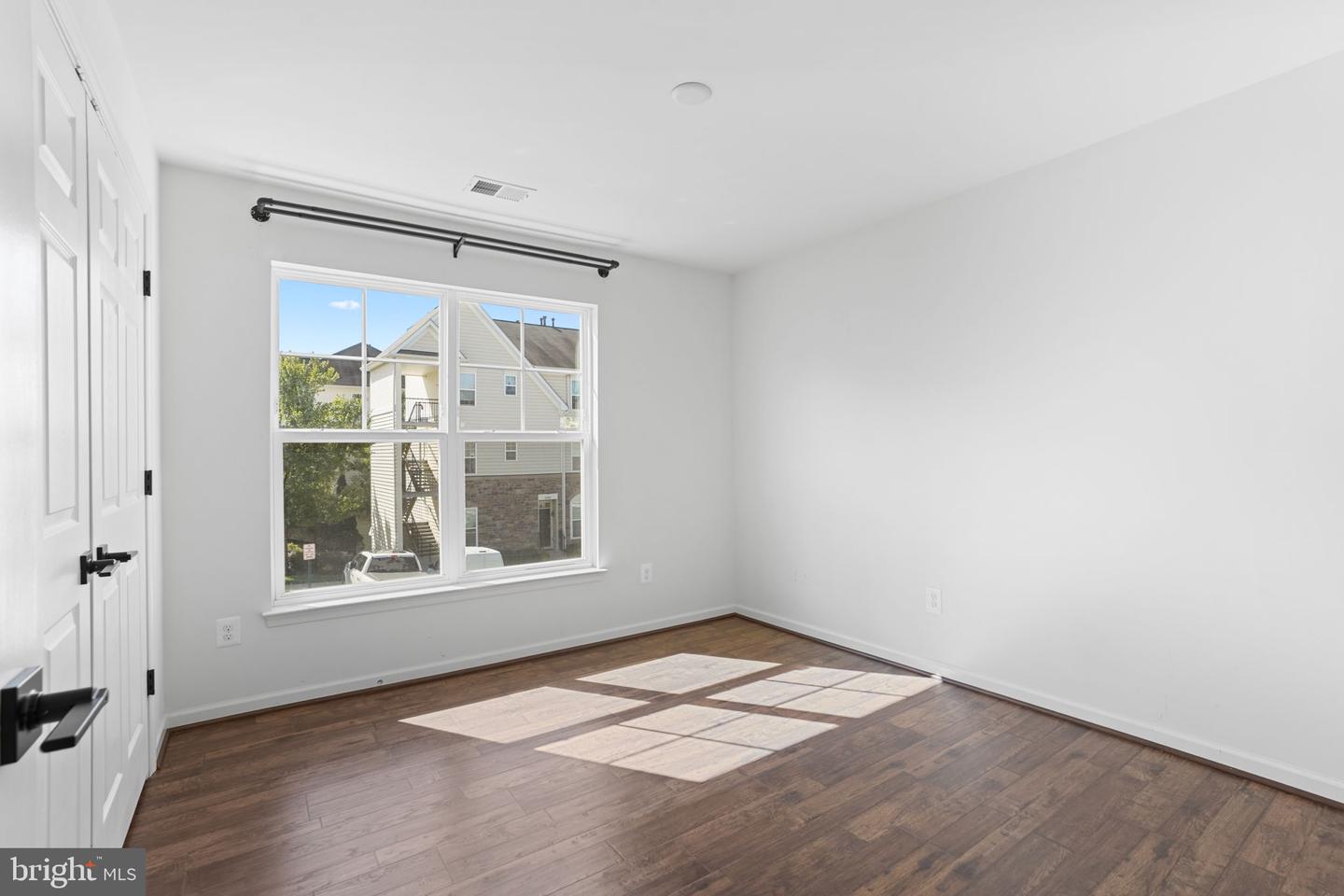 42243 Canary Grass Sq Property Photo 19