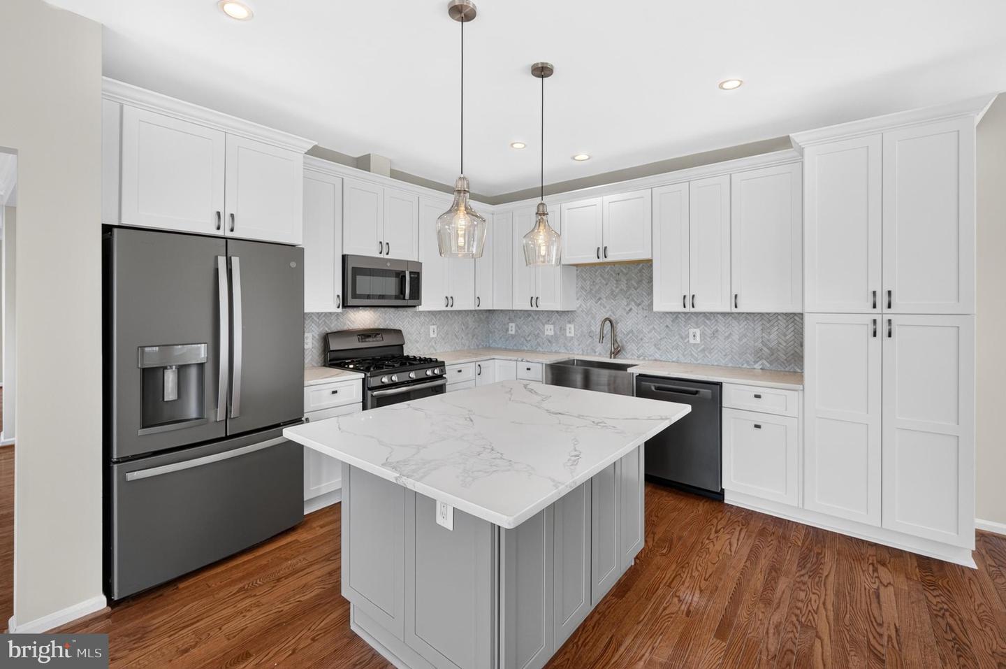 43715 Clemens Ter Property Photo 14