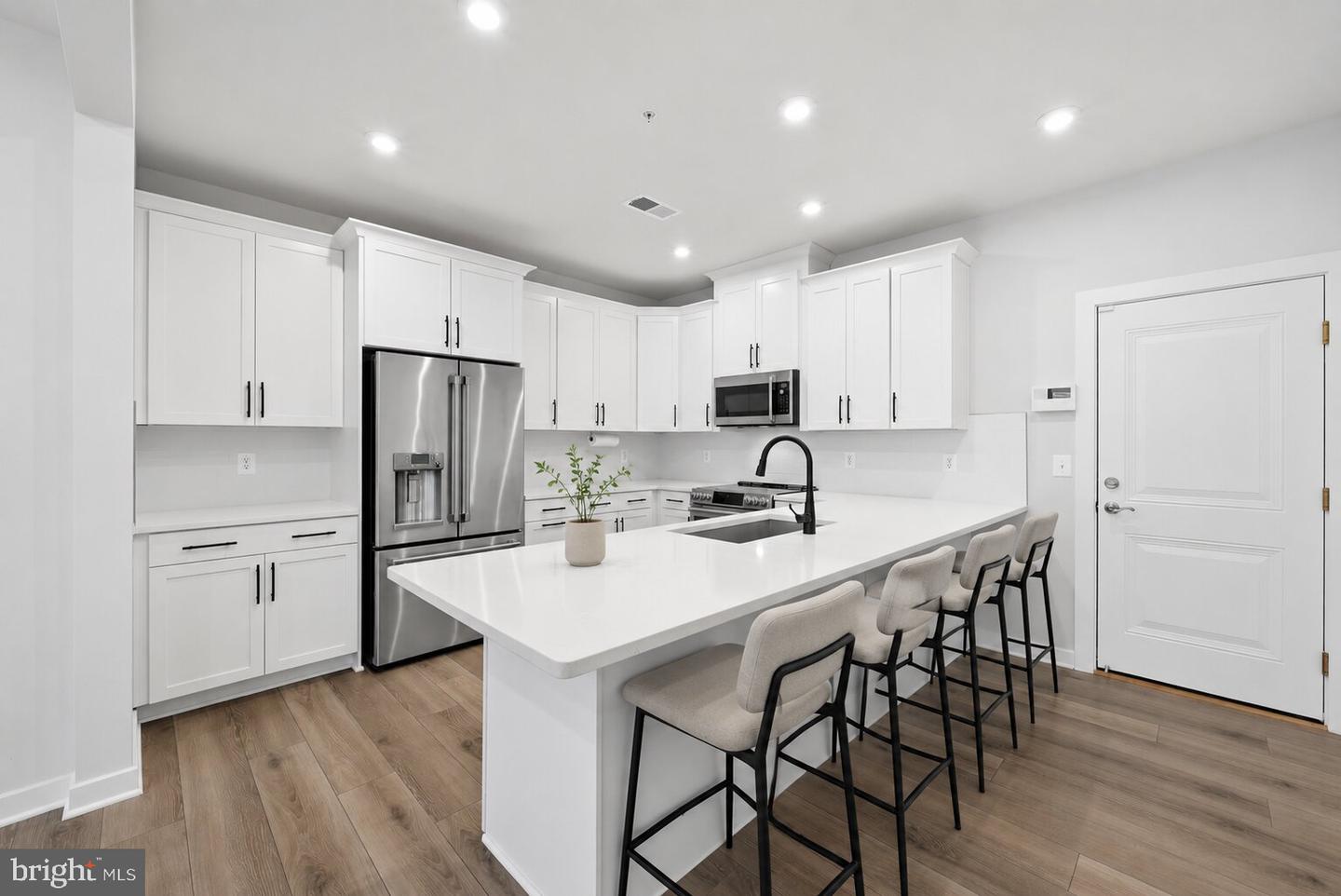 43728 Transit Sq Property Photo 2