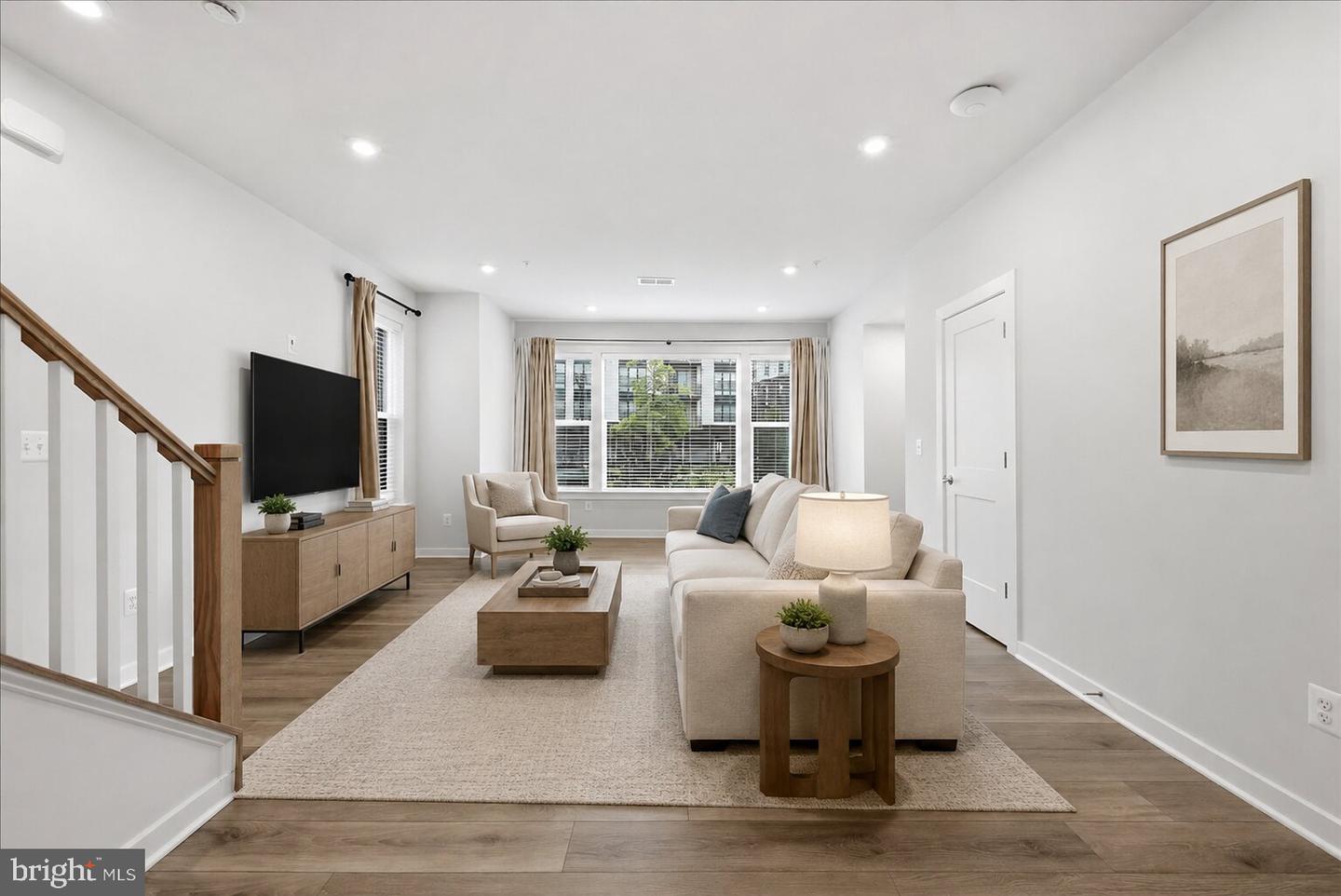 43728 Transit Sq Property Photo 3