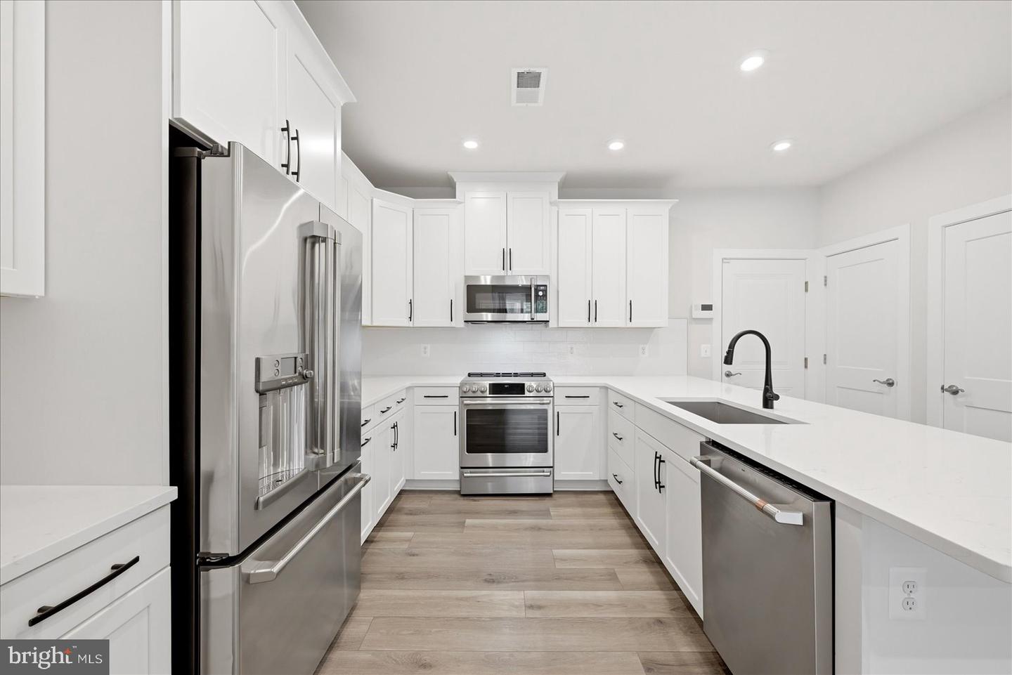 43728 Transit Sq Property Photo 4