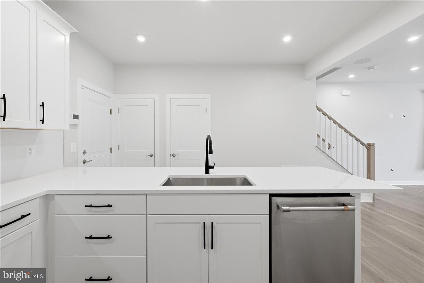 43728 Transit Sq Property Photo 5