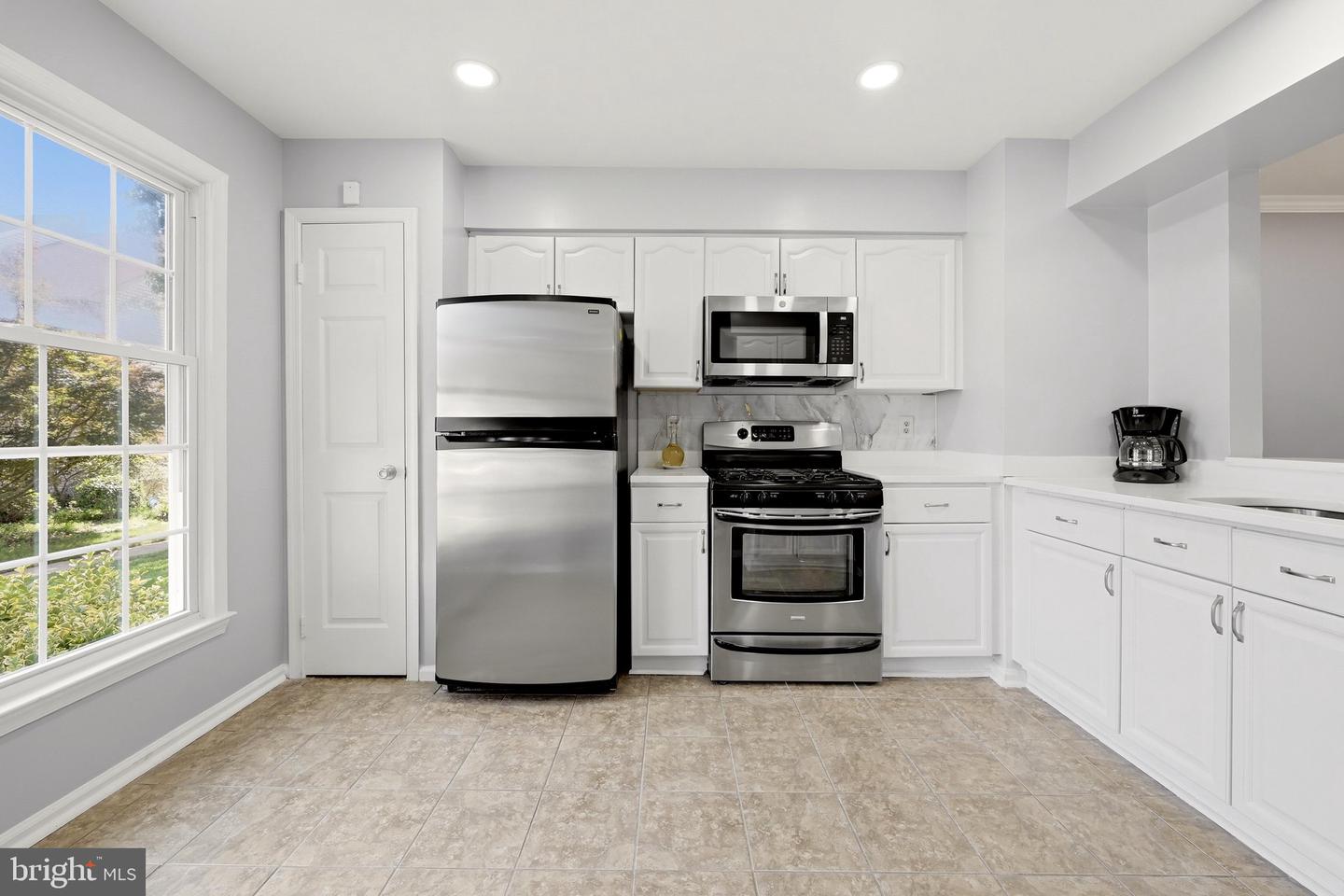 21140 Winding Brook Sq Property Photo 2