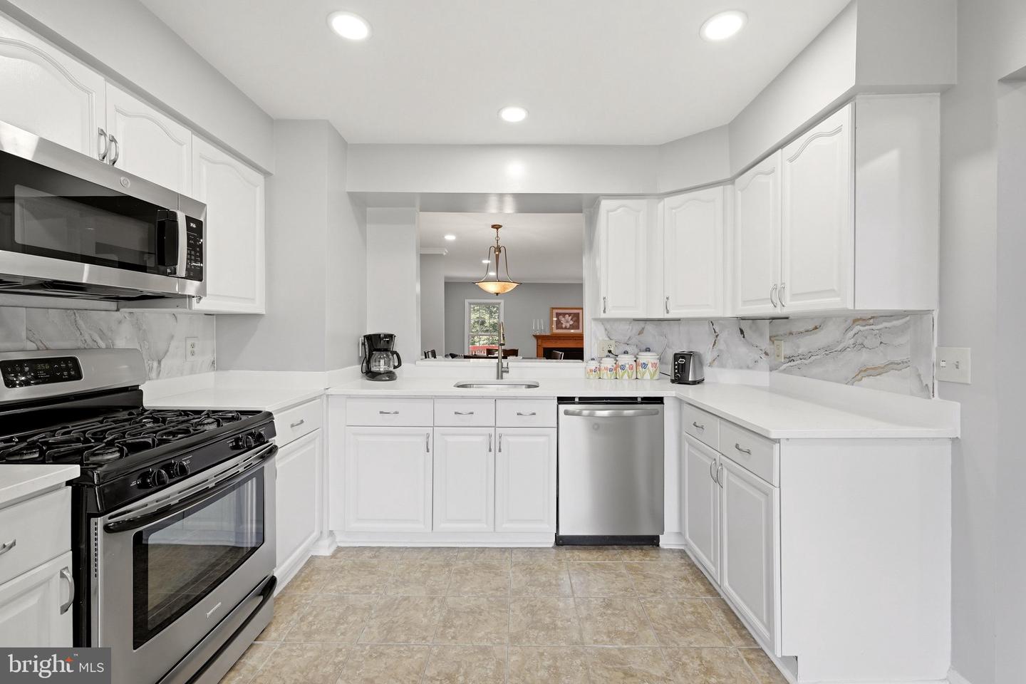 21140 Winding Brook Sq Property Photo 7