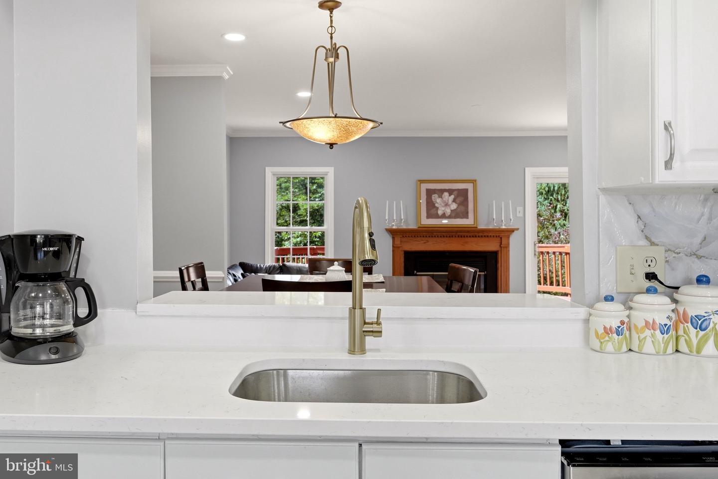 21140 Winding Brook Sq Property Photo 8