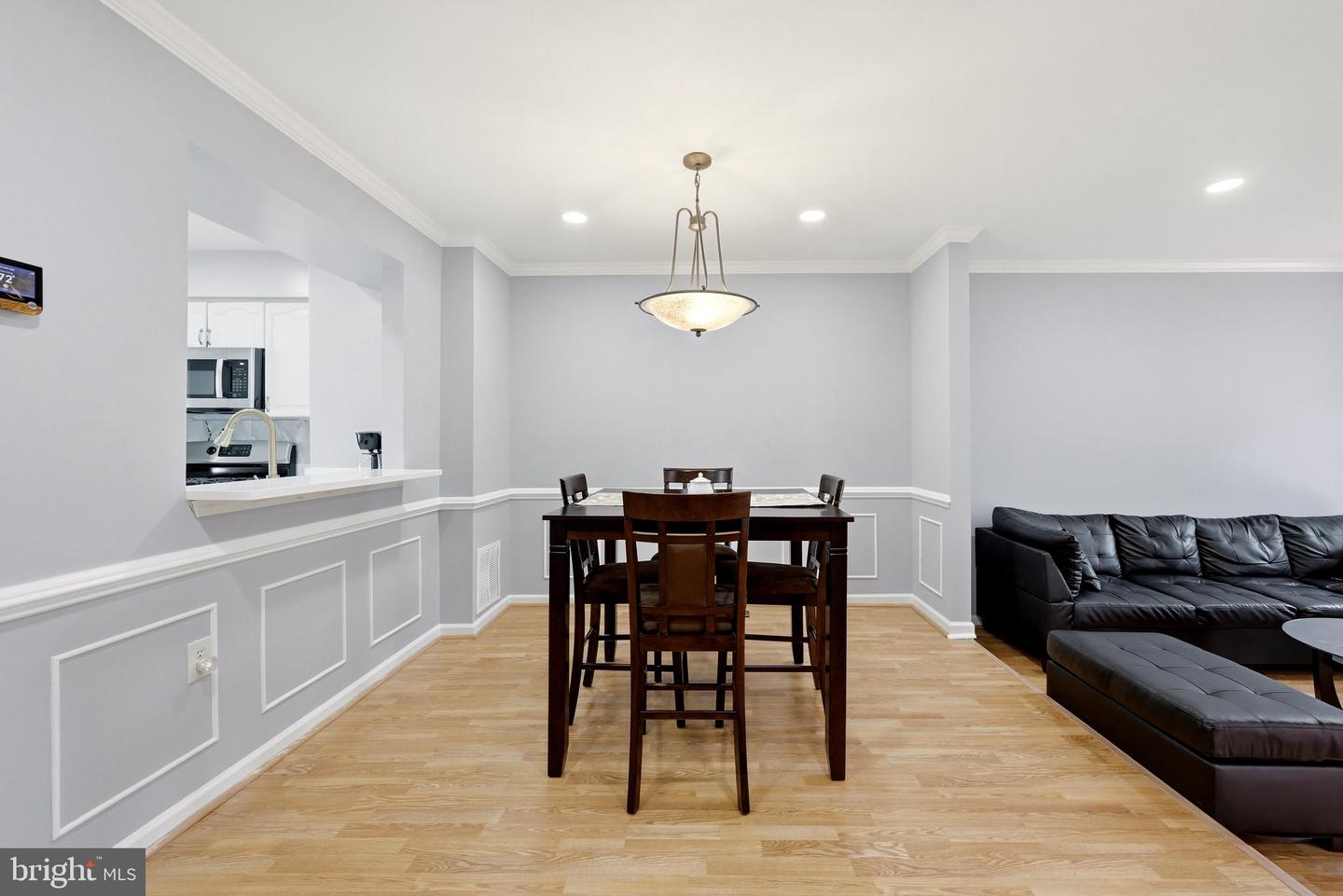 21140 Winding Brook Sq Property Photo 11