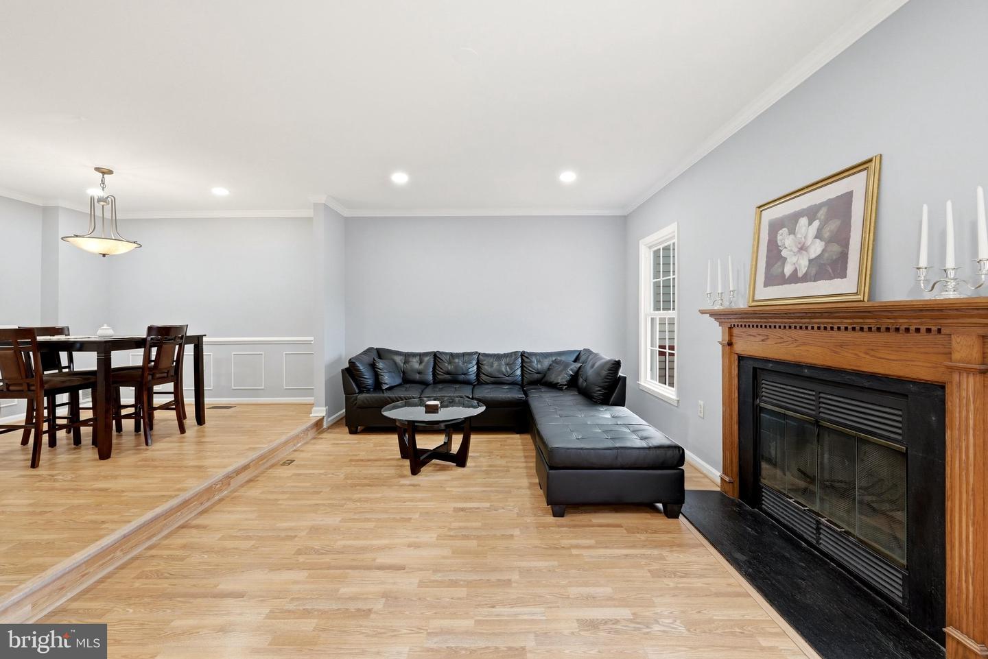 21140 Winding Brook Sq Property Photo 15