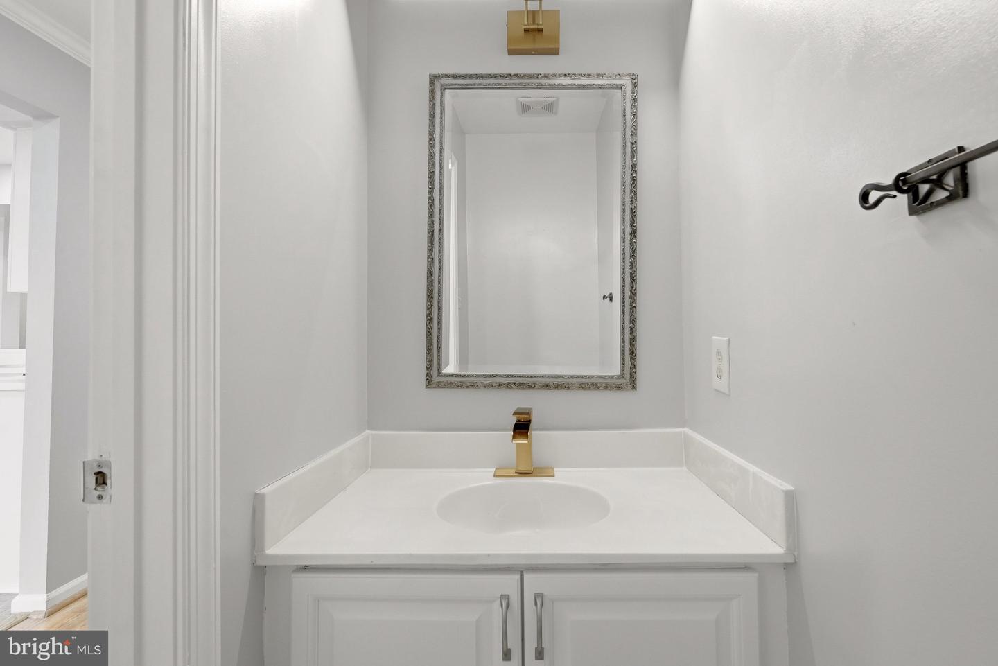 21140 Winding Brook Sq Property Photo 21