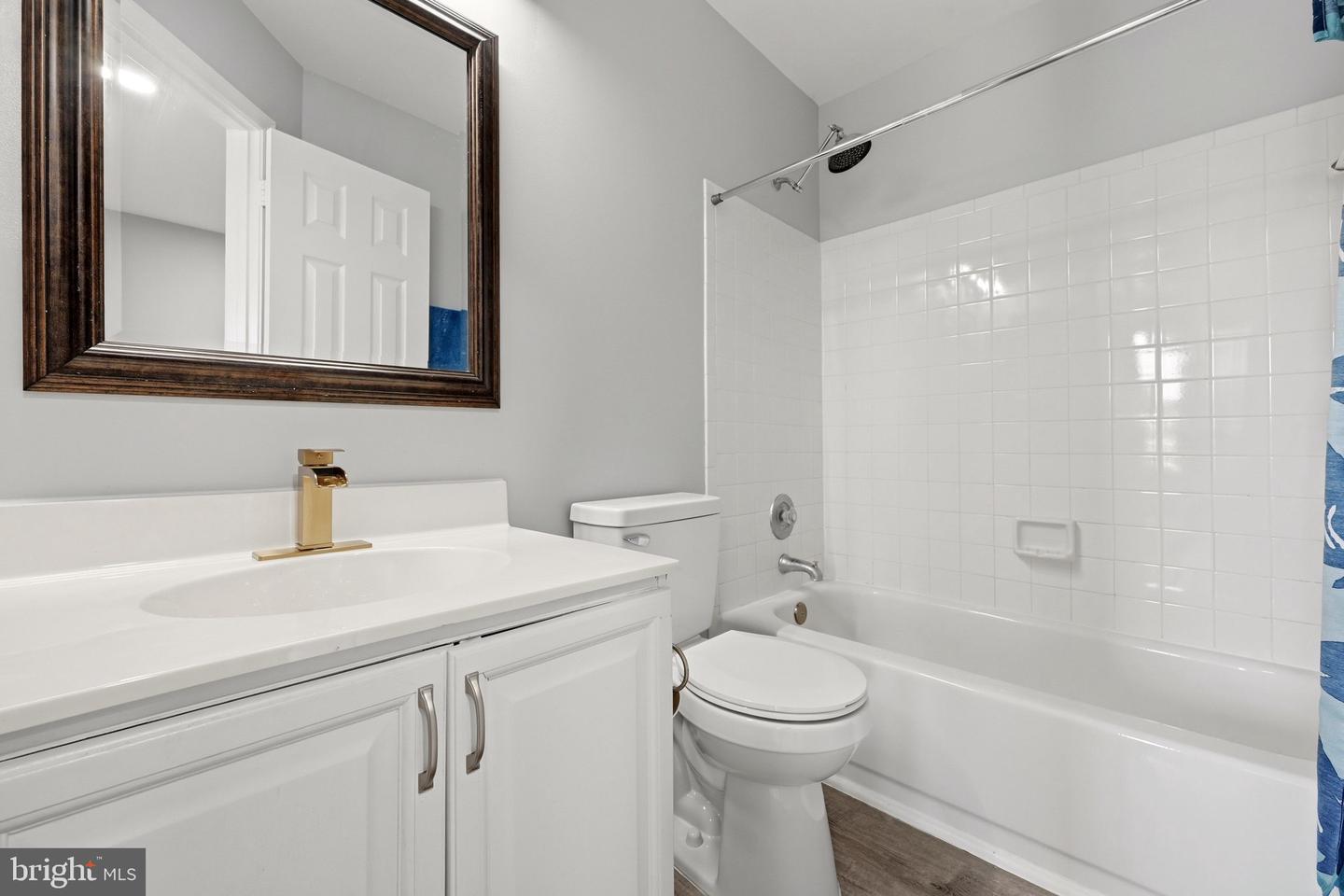 21140 Winding Brook Sq Property Photo 24