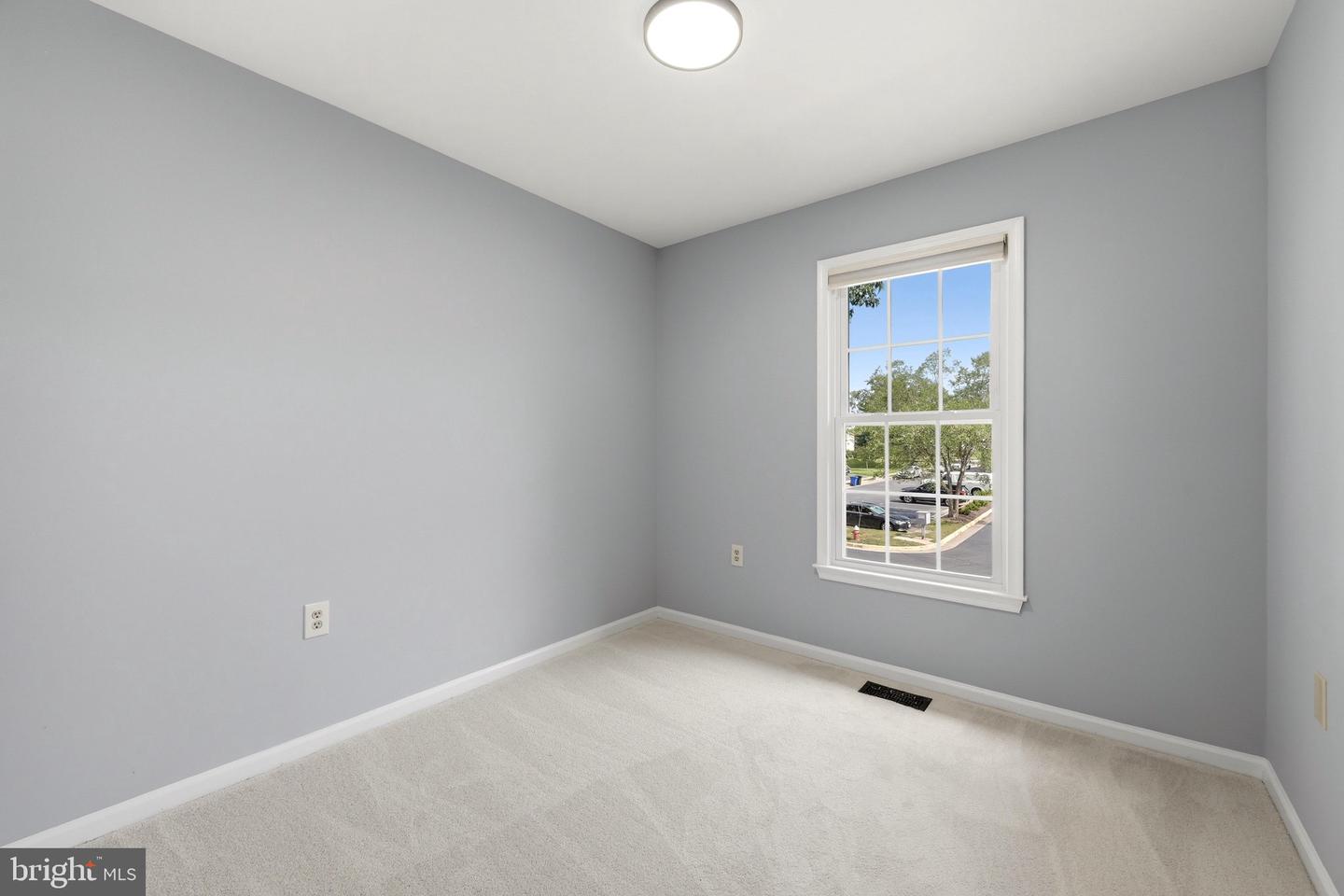 21140 Winding Brook Sq Property Photo 25