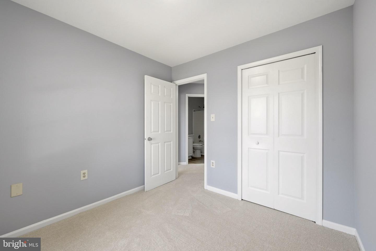 21140 Winding Brook Sq Property Photo 26