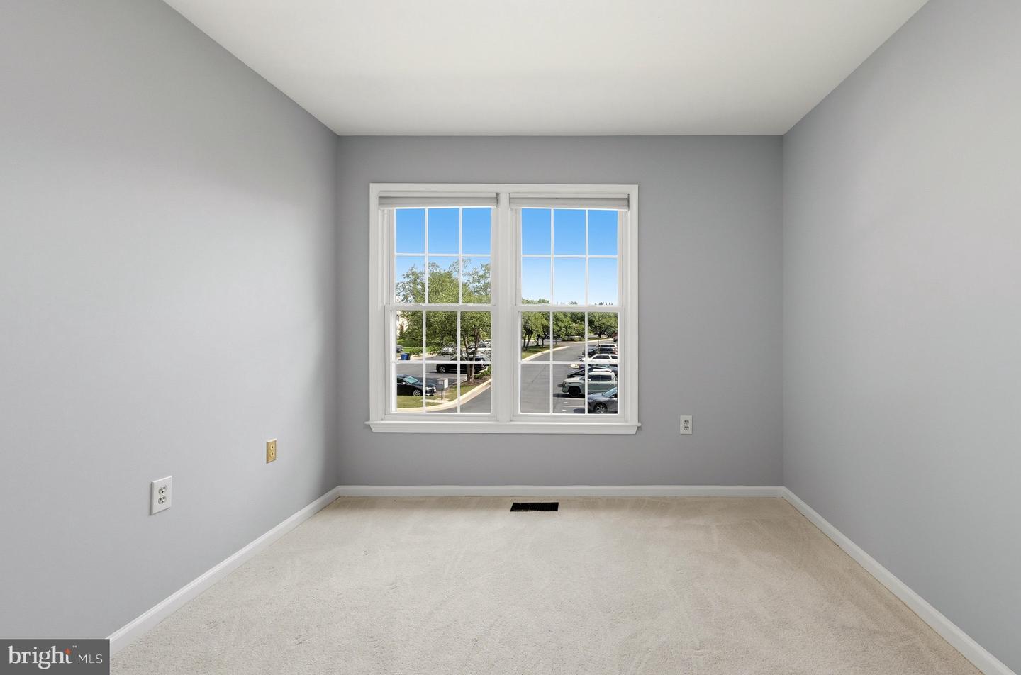 21140 Winding Brook Sq Property Photo 27