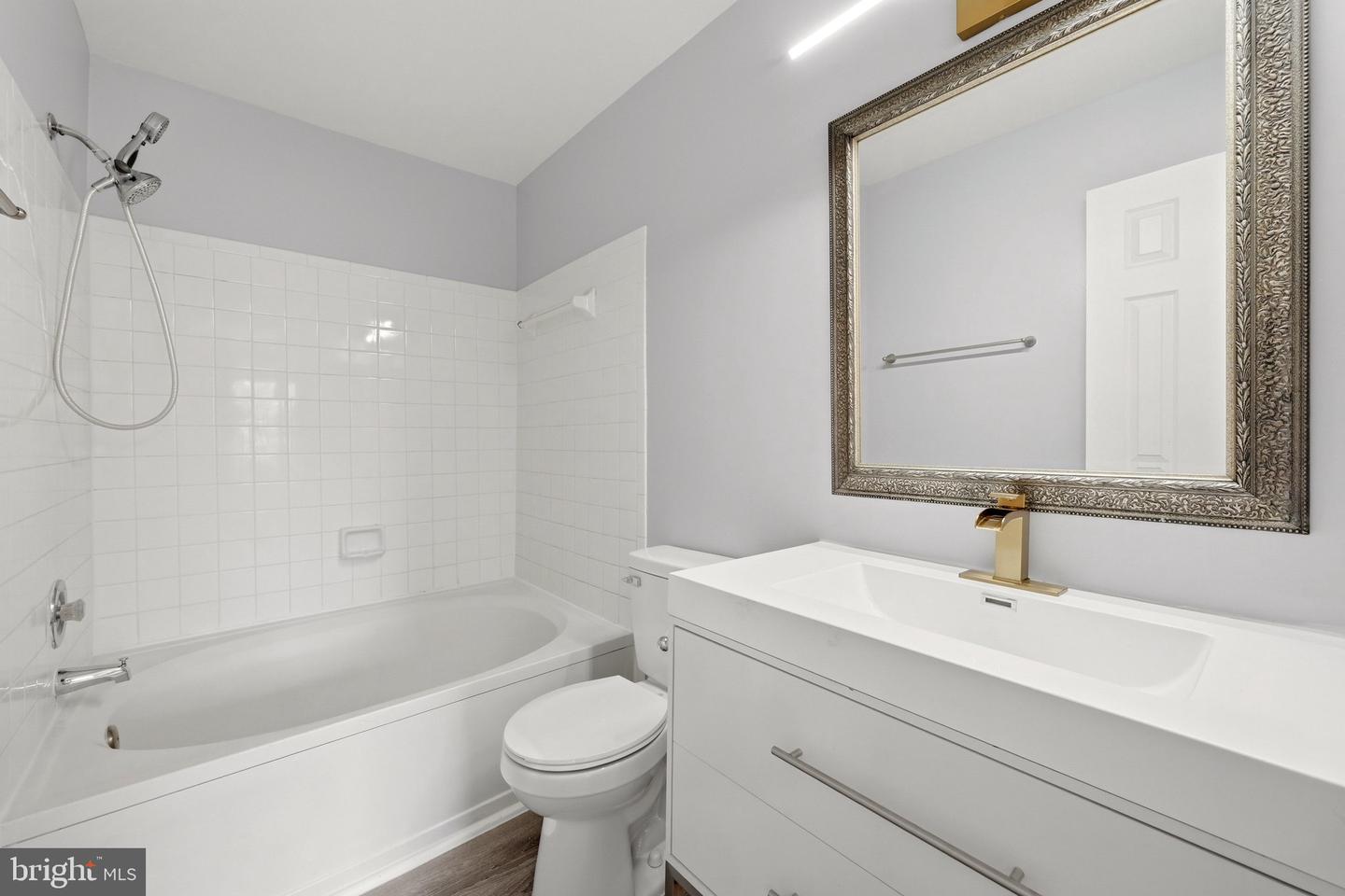 21140 Winding Brook Sq Property Photo 32