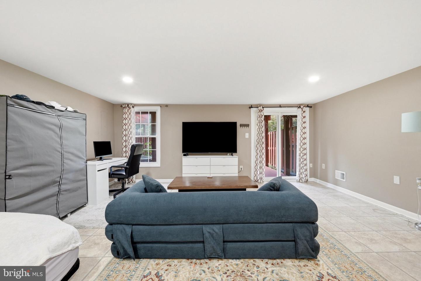 21140 Winding Brook Sq Property Photo 35